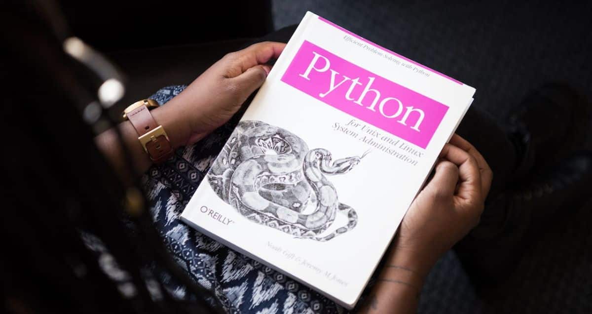 Top 20 Python Interview Questions and Answers (2022)